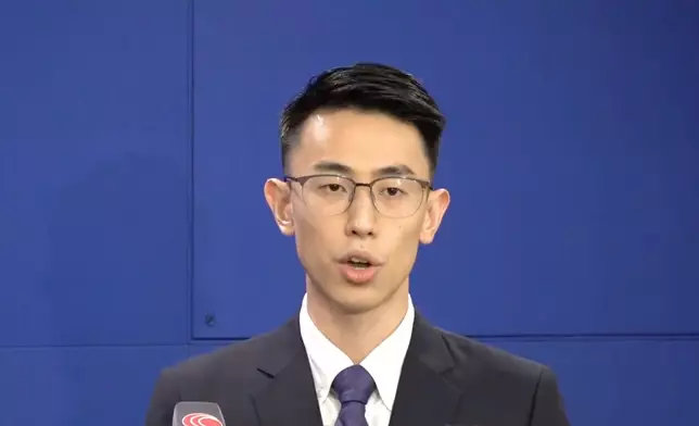 警方中區警區刑事調查隊督察熊斯達向傳媒簡報案情。香港警察FB