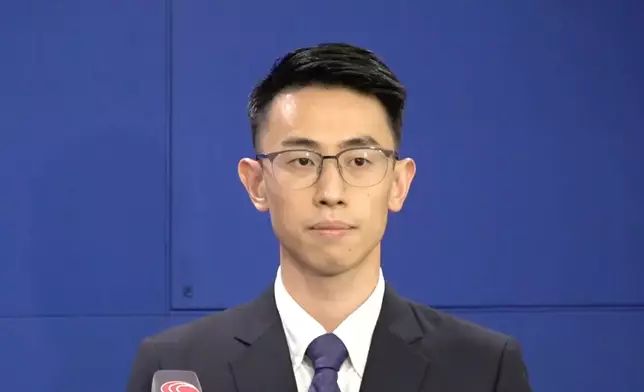 警方中區警區刑事調查隊督察熊斯達向傳媒簡報案情。香港警察FB