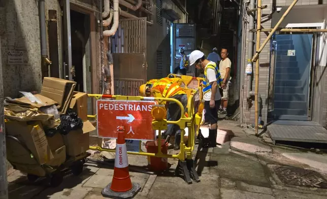 署方隨即派員到場跟進，在關上相關水掣後，現場已停止湧水。FB圖片