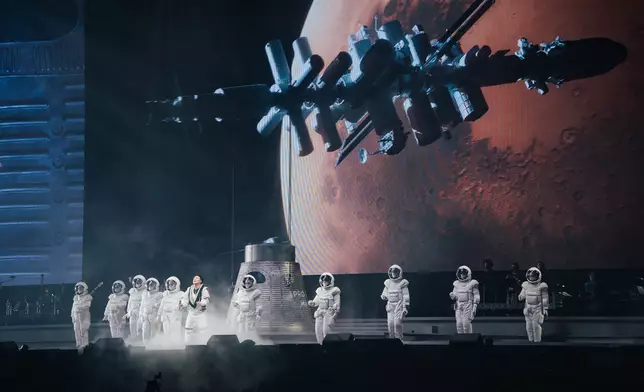 《Fear and Dreams》世界巡迴演唱