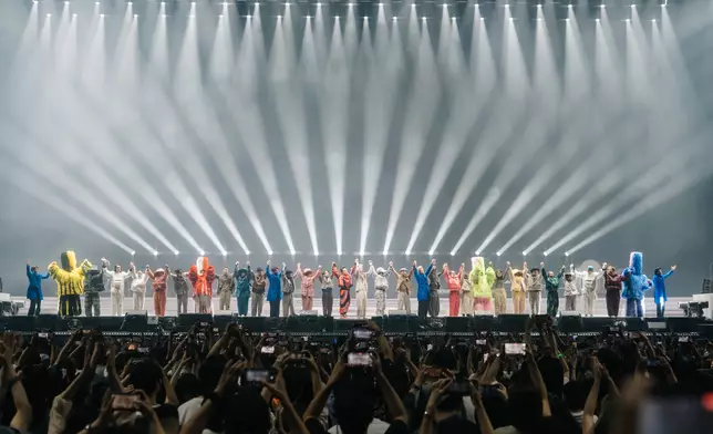 《Fear and Dreams》世界巡迴演唱