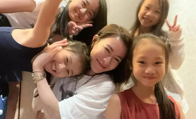 佘詩曼向來出名鍾意小朋友.