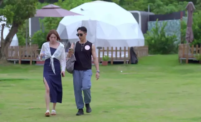 最後還陪Carman執拾細軟準備離開。