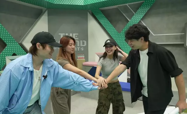 段可見組員們感情相當好。