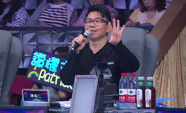 Hanjin即場建議他用「手勢」配合音樂。