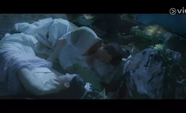 韓立（楊洋飾）與南宮婉（金晨飾）雙修畫面唯美。