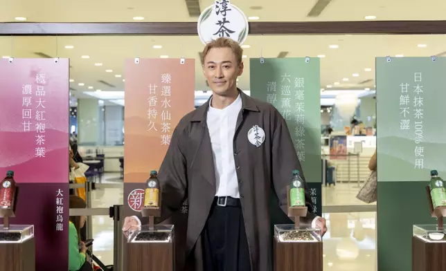 林峯選擇隨時呷一口淳茶舍®保持放鬆。