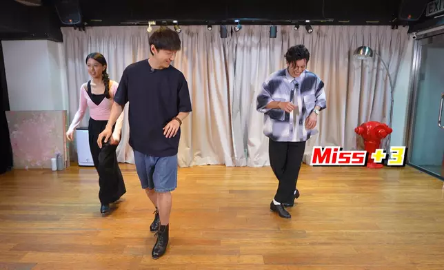 由於舞步難度較高，Lyman不禁說：「我隻腳好似有啲問題，唔識跳舞咁！」