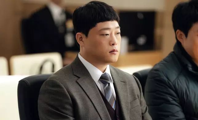 林成宰飾演「律師的餐桌」部落格主何昇基。Disney+提供圖片