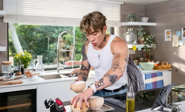 將椰皇放進焗爐一刻自信滿滿，但等待成品的過程總是漫長，究竟三位最後能否成功？