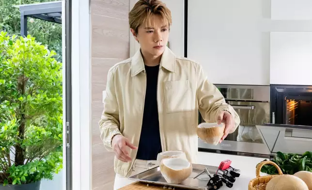 將椰皇放進焗爐一刻自信滿滿，但等待成品的過程總是漫長，究竟三位最後能否成功？