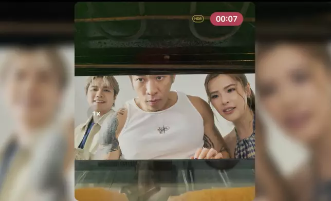 將椰皇放進焗爐一刻自信滿滿，但等待成品的過程總是漫長，究竟三位最後能否成功？