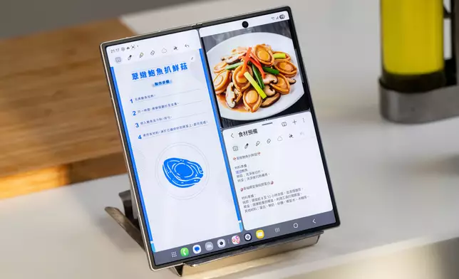 軒仔用大屏幕預先準備多視窗食譜成品相，準備炮製高難度菜式「翠緻鮑魚扒鮮菇」及「幸福椰皇燉桃膠蛋白」，吸引到連Tyson都甘願Cheat day！