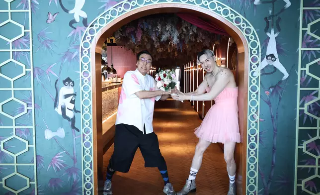 灘叔與Joey Ma破天荒以「直男 VS 攣男」的三觀和視角，探討兩性關係、職場，以及人生中說不出口的死結。