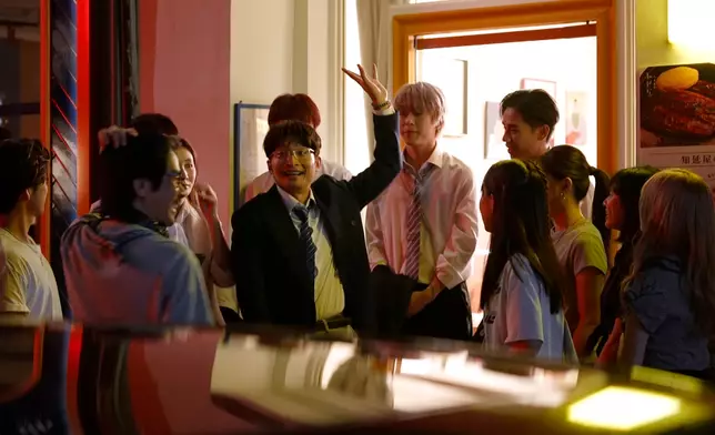 眾多明星如阿Dee@ERROR（何啟華）、沈殷怡（Shirley）、《全民造星V》ROVER成員等人前來客串助陣。