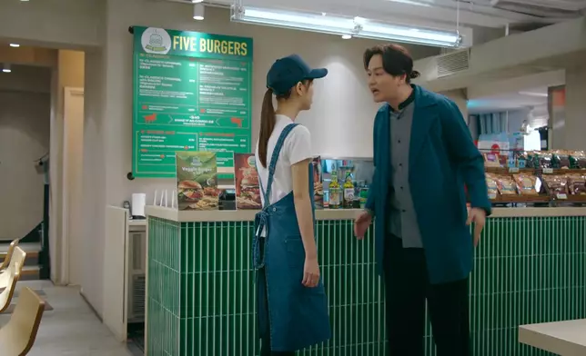 齋憑肢體語言，都感受到呢位知名指揮家幾咁小學雞。