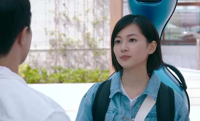 郭柏妍呢場忍淚戲演出咗倔強嘅味道，算係交足功課。