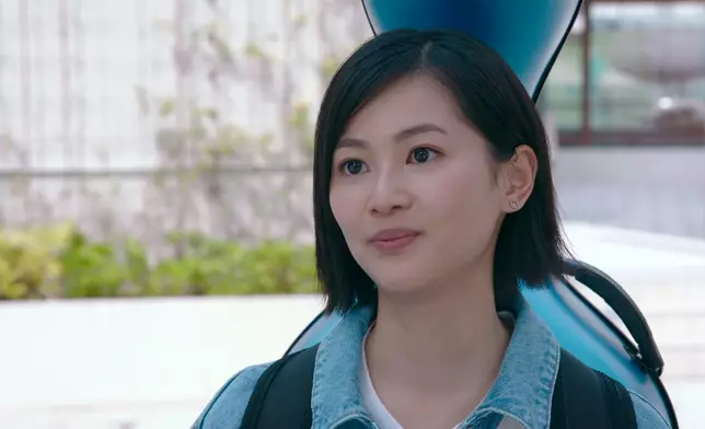 郭柏妍呢場忍淚戲演出咗倔強嘅味道，算係交足功課。