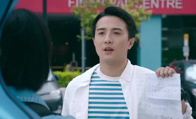 郭柏妍呢場忍淚戲演出咗倔強嘅味道，算係交足功課。