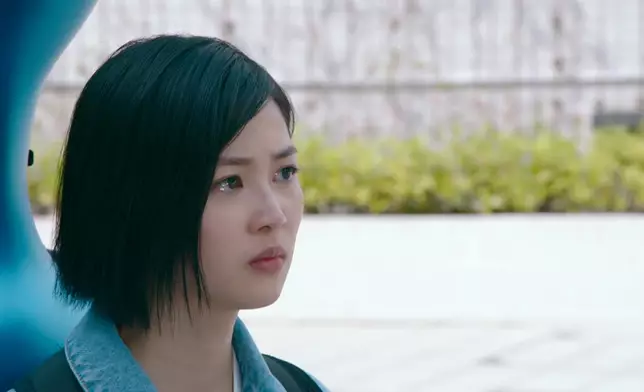 郭柏妍呢場忍淚戲演出咗倔強嘅味道，算係交足功課。