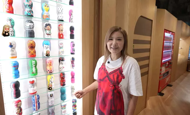 原宿一商場有近百款「飛機杯」可供選購。