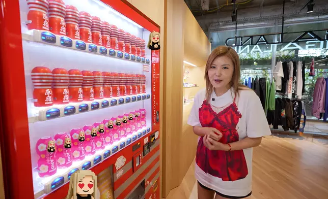 原宿一商場有近百款「飛機杯」可供選購。