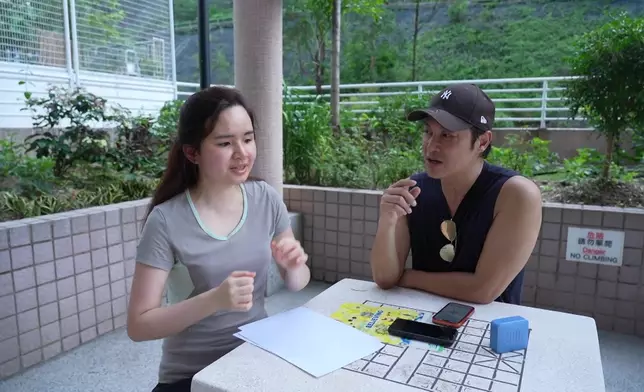 譚哥親自到Michelle平時練習跑步的地方指導。