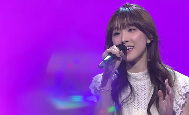 Jenny、阿公獻唱《來夜方長》。