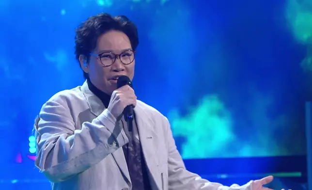 Jenny、阿公獻唱《來夜方長》。