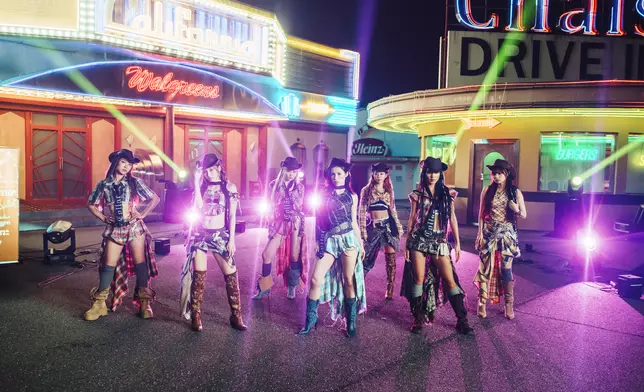 COLLAR推出年度第三首團歌兼演唱會主題曲《Riding High》。