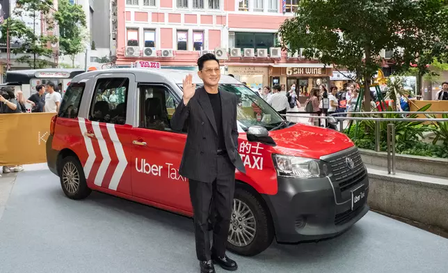 他笑言從小就有個歌手夢，希望有機會舉行個人演唱會。