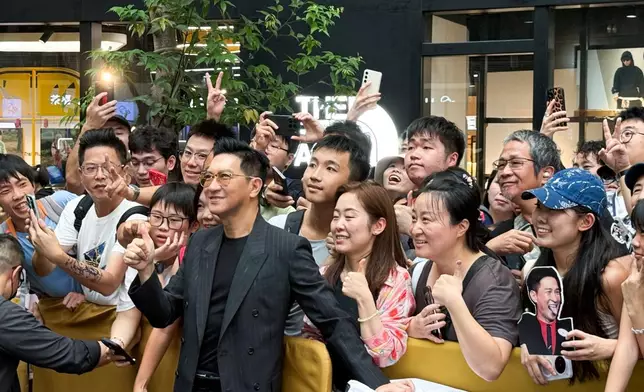 張家輝即場展現歌喉，引來全場數百影迷粉絲尖叫！