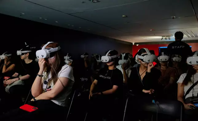 展區四：VR體驗G-DRAGON一對一舞台表演《TAKE ME》 與G-DRAGON零距離的貼近