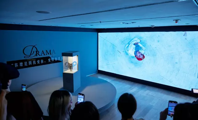 展區五：《DRAMA》中放置G-DRAGON身上的「發條裝置」