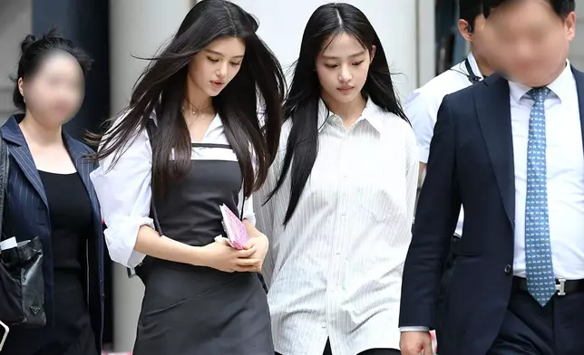 Minji與Danielle離開法院時亦未有公開發言。網上圖片