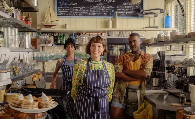 奧利花高雯（中）