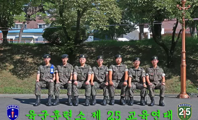 韓國陸軍訓練所於8月13日在官網公開新兵訓練照。網上圖片