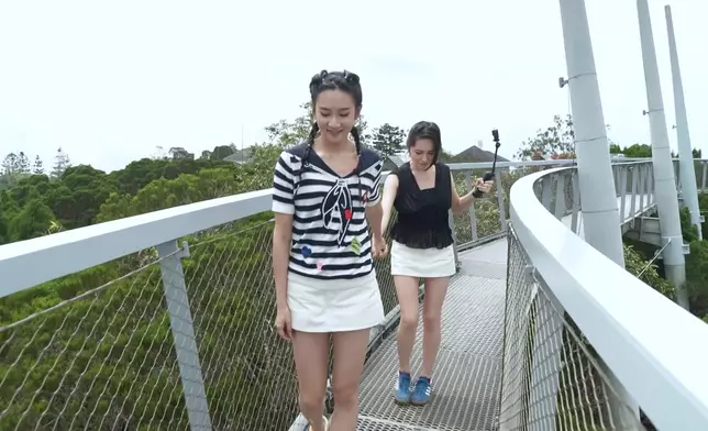 14號何詠多嚴重畏高，好彩有13號袁文靜全程照顧住。