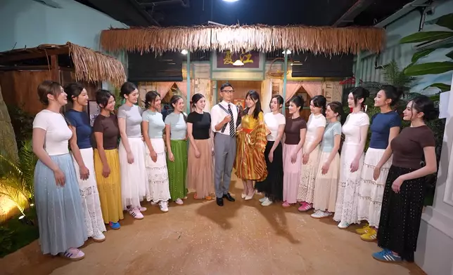 阿Moon著起《城寨》舊戲服依然勁弗。