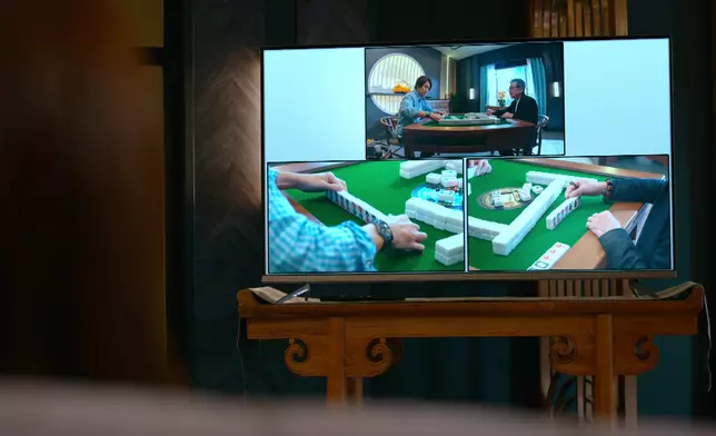 呢場牌局嘅拍攝手法相當多元。