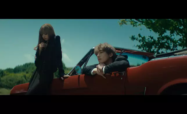 二人首次合作。 MV截圖