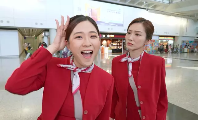 三位港姐輪流向馬國明獻媚，拍出嚟效果幾搞笑。