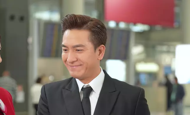 三位港姐輪流向馬國明獻媚，拍出嚟效果幾搞笑。