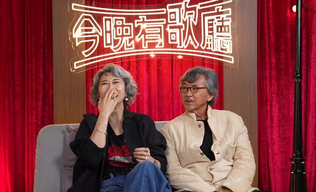 阿Lam笑稱：佢仲嬲我十年前嗰啲…（笑）。