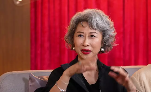 Sally笑說劉洋像招財貓。