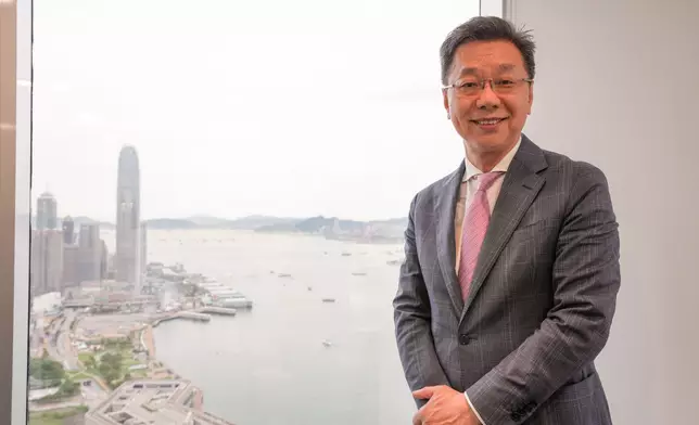 香港測量師學會土地政策小組主席劉振江表示，「城中學舍計劃」推出後，收到不少對計劃感興趣的業主、投資者、發展商及學生宿舍營運者查詢以了解詳情。甯漢豪網誌