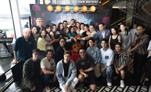 《風華背後》舉行開鏡拜神儀式。