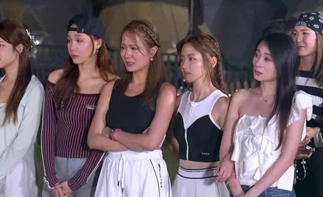 花生團同其他女神喊到七彩。