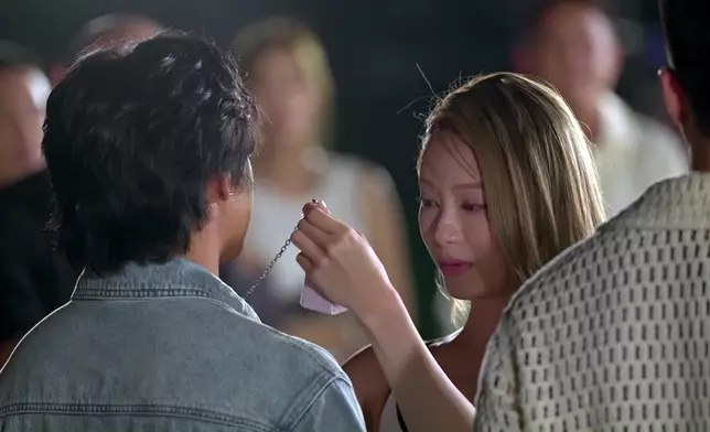 諗番當初為阿謙戴上心動頸鏈，Sophie亦忍唔住流下豆大的眼淚。