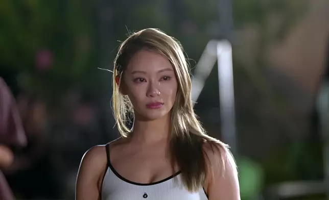 諗番當初為阿謙戴上心動頸鏈，Sophie亦忍唔住流下豆大的眼淚。